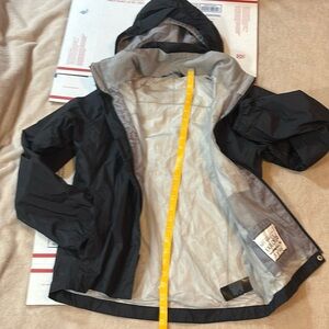THE NORTH FACE NETTING INSDE TICK AWAY HOODIE PERFECT YEAR ROUND!